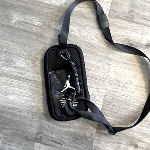 Nike Jordan Jumpan small cross body bag